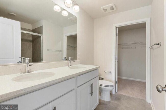Foto del edificio - 824 Bond St