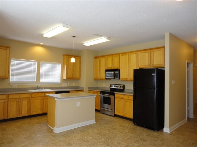 Building Photo - 12587 Majestic Way