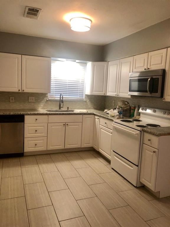 Building Photo - 8733 Lugary Dr