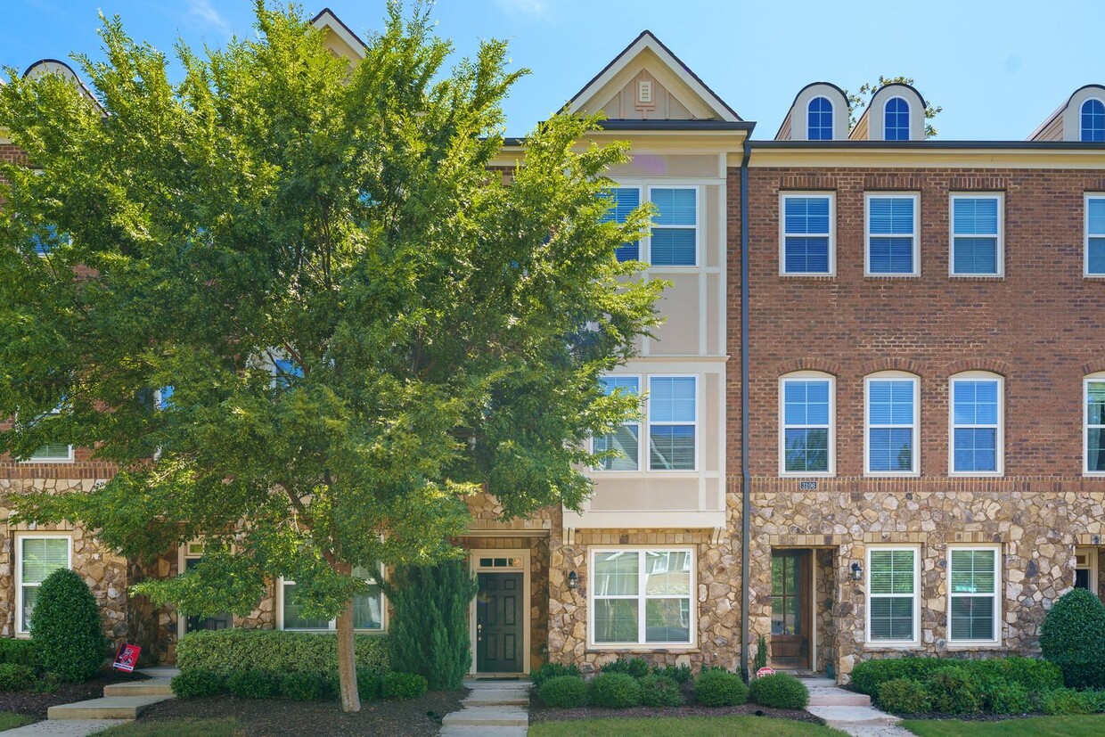 Primary Photo - Gorgeous 3-Bedroom Townhome Near the Beltl...