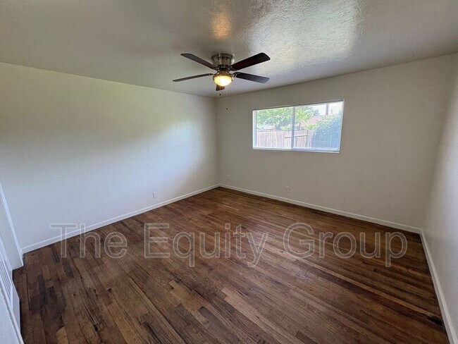 Foto del edificio - 4327 W School Ave