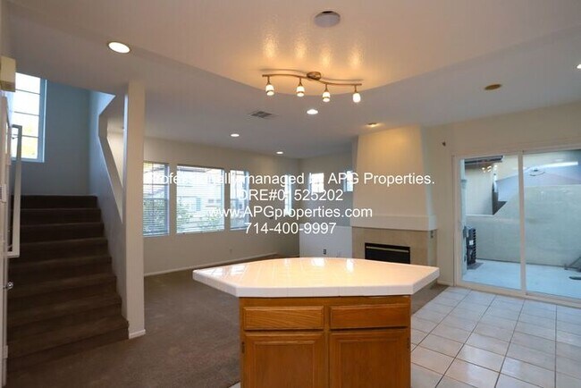 Building Photo - Newly updated 2 Bed 1.5 Bath Townhome with...