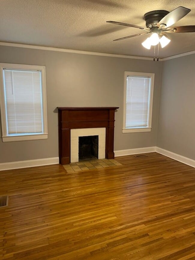 Building Photo - CUTE SINGLE FAMILY HOME