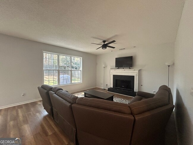 Building Photo - 560 Millbrook Village Dr