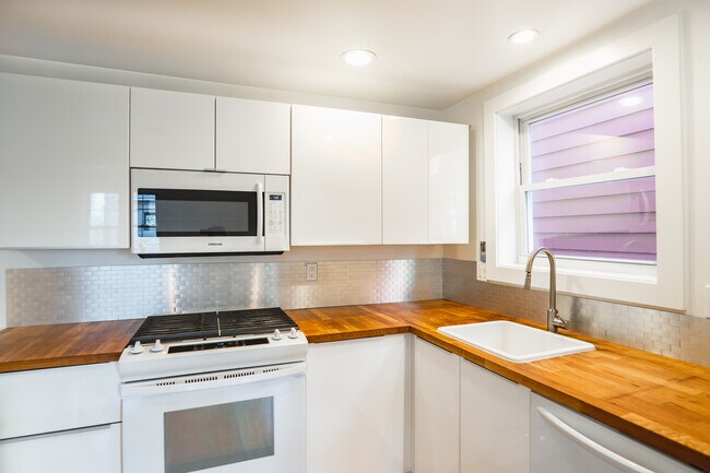 Building Photo - 4627 Torley Street