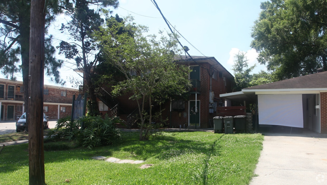 Building Photo - 1215 W Chimes St
