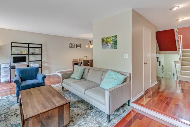 Foto del edificio - 2883 Sutton Oaks Ln