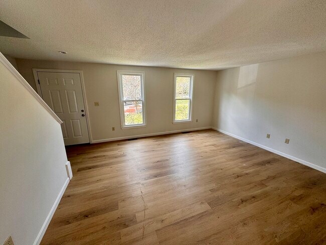 Foto del edificio - 47 Wyman Rd