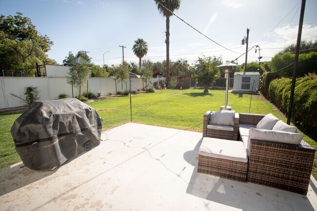 Building Photo - Charming Historic 3-Bed / 2-Bath Home Near...