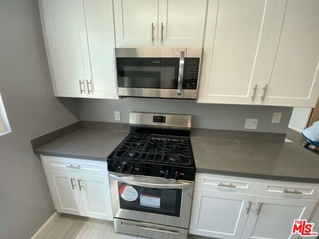 Building Photo - 1732 N Harvard Blvd