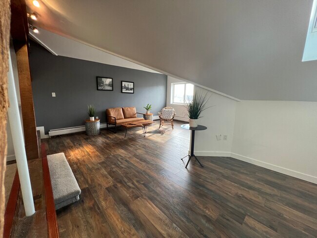 Building Photo - 108 W Byers Pl