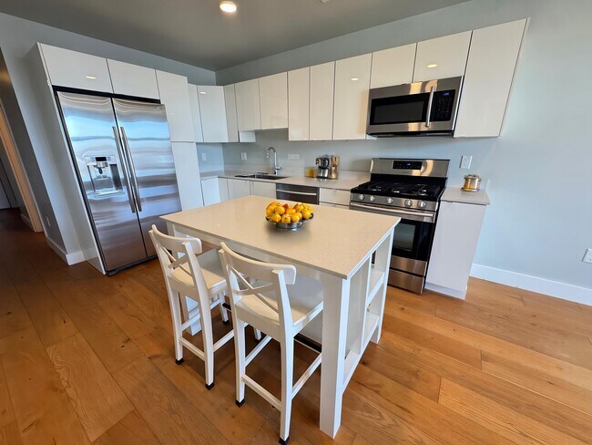 Building Photo - 250 Meridian St