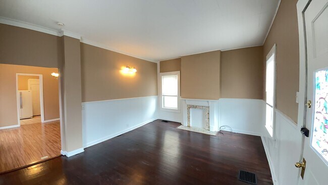 Building Photo - 8 S 1st St