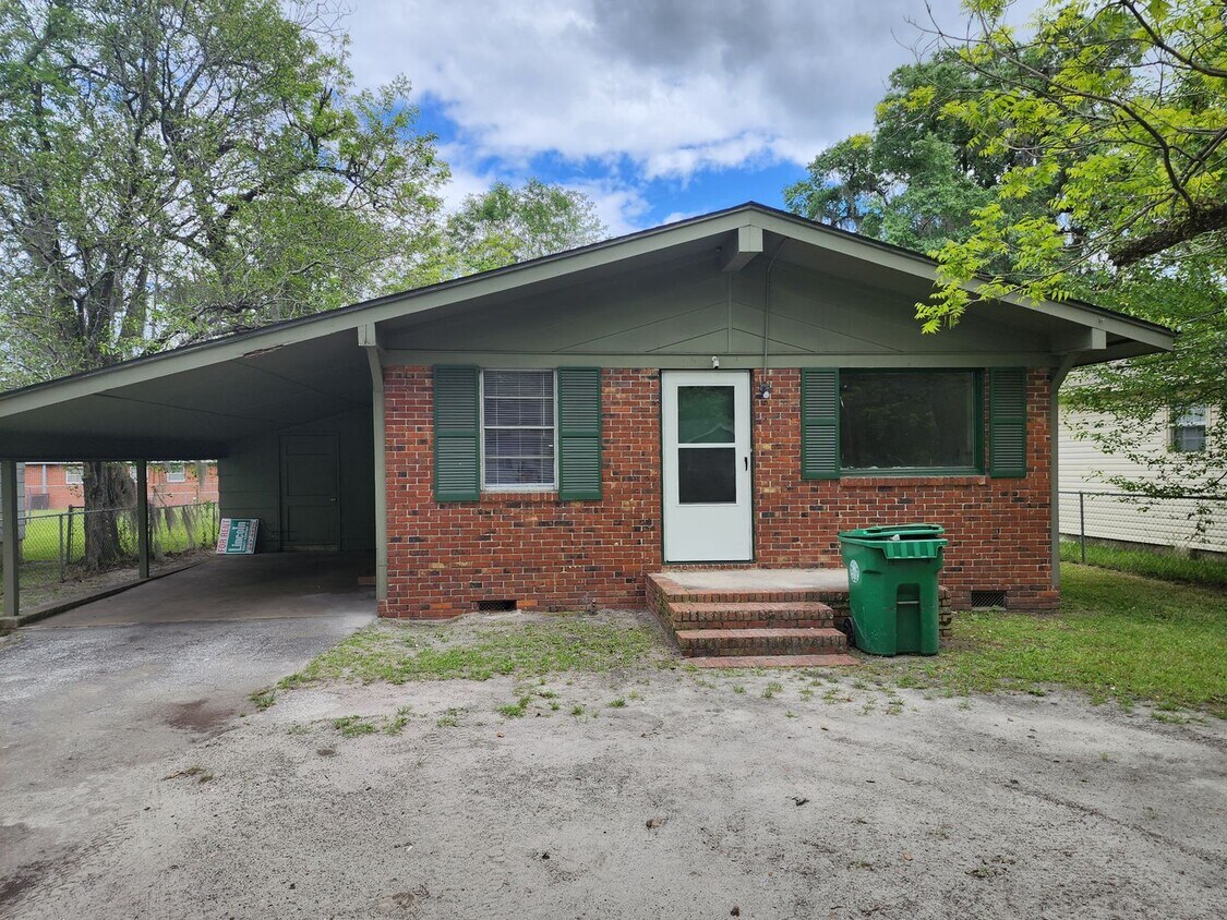 Foto principal - 3 Bedroom/1 Bath Home in Valdosta