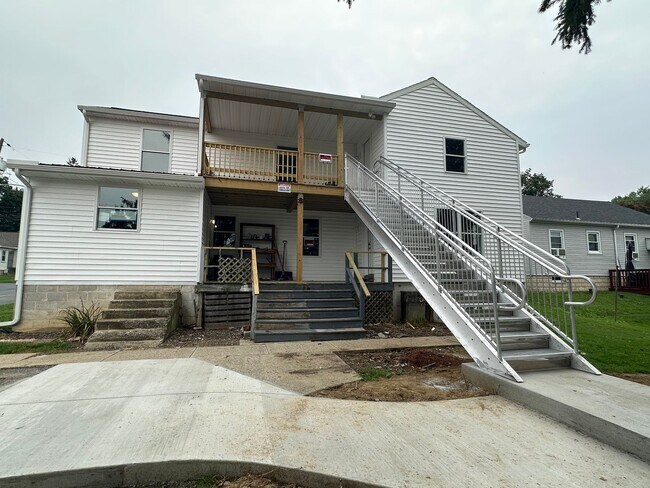 Foto del edificio - 220 Rosedale Ave