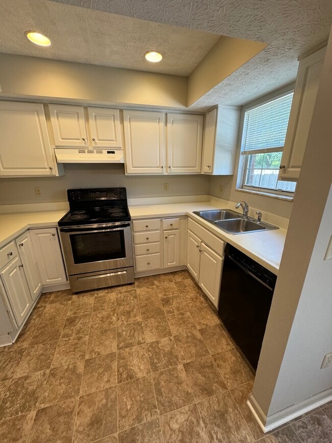 Building Photo - 1340 Blair House Ct