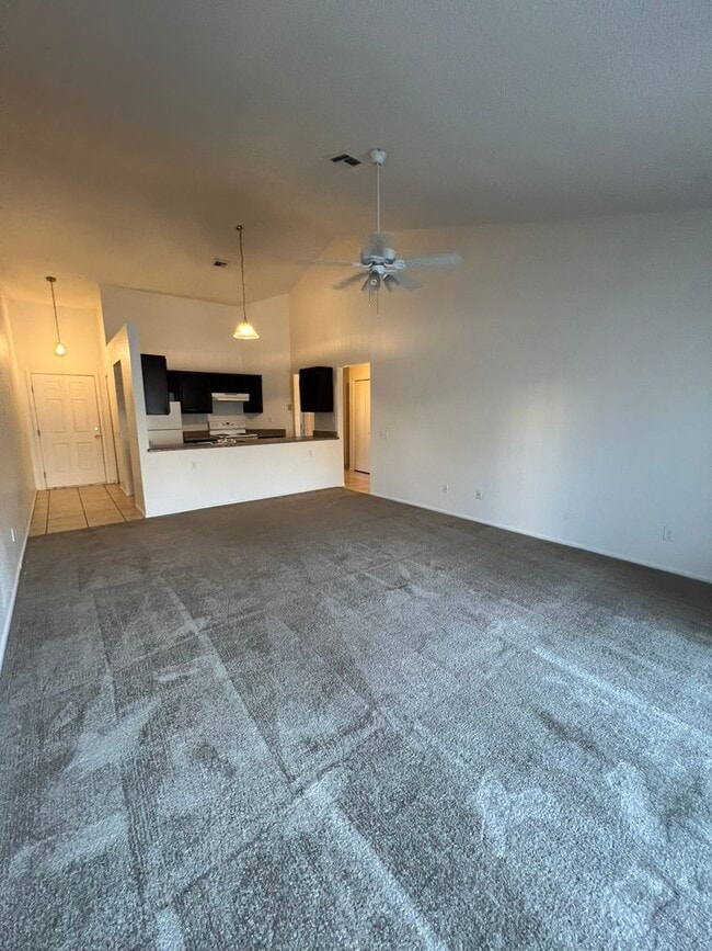 Building Photo - Wonderful Townhouse Located in the Northwe...