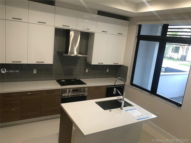 Foto del edificio - 4754 NW 84th Ave