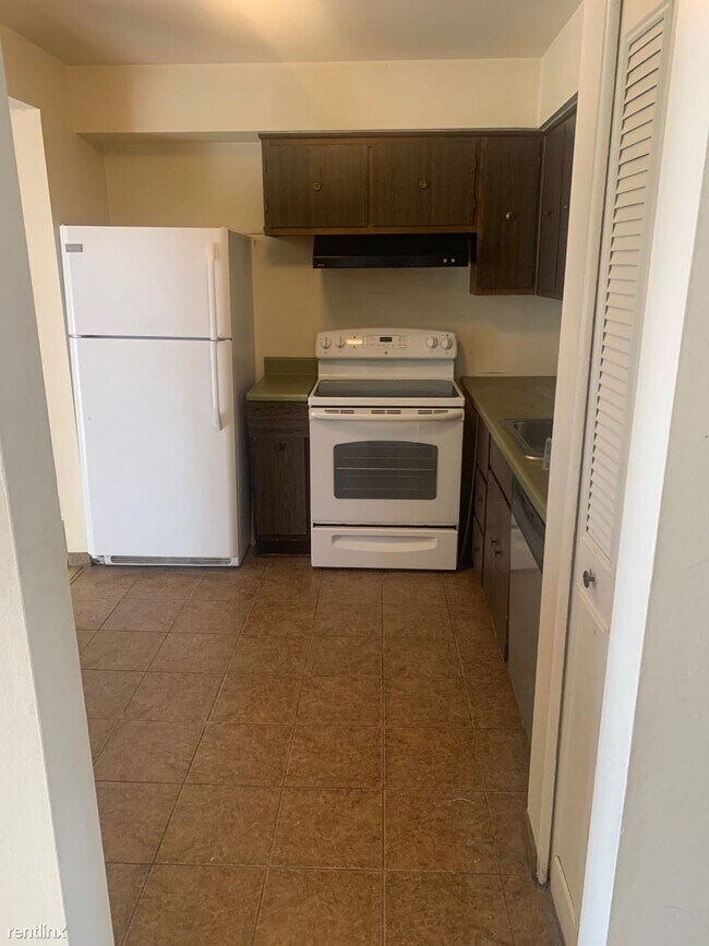 Building Photo - 2 br, 2 bath Condo - 7350 Woodview St Apt#4
