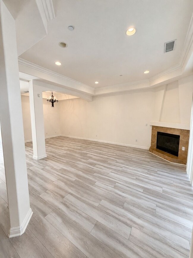Building Photo - 15225 Dickens St