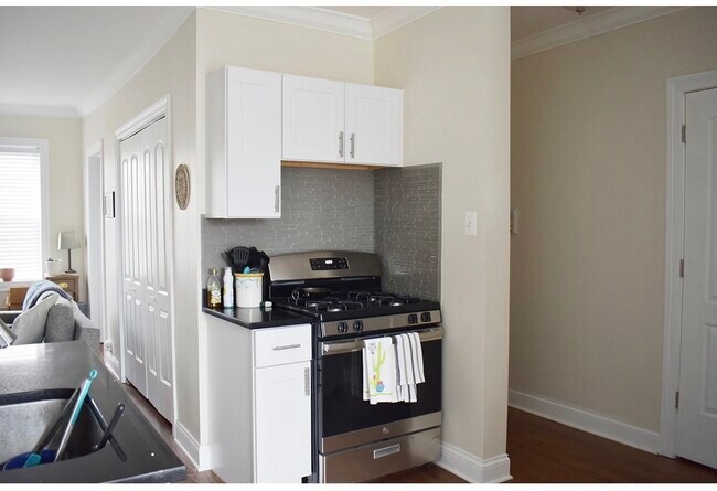 Foto del edificio - 3819 N Greenview Ave
