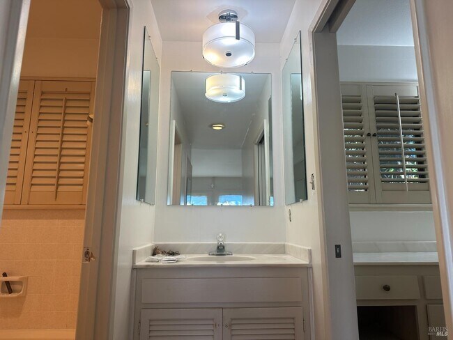 Foto del edificio - 121 Knoll Pl