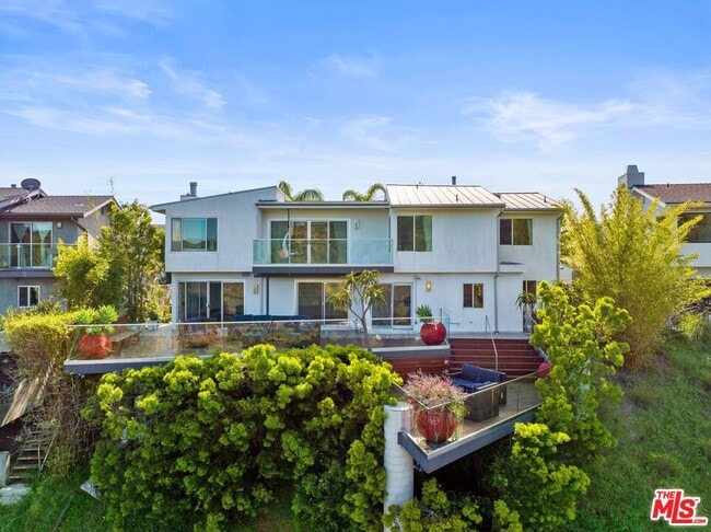 Building Photo - 2048 Hercules Dr