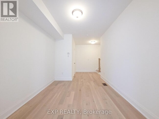 Photo du bâtiment - 3328 Azam Wy