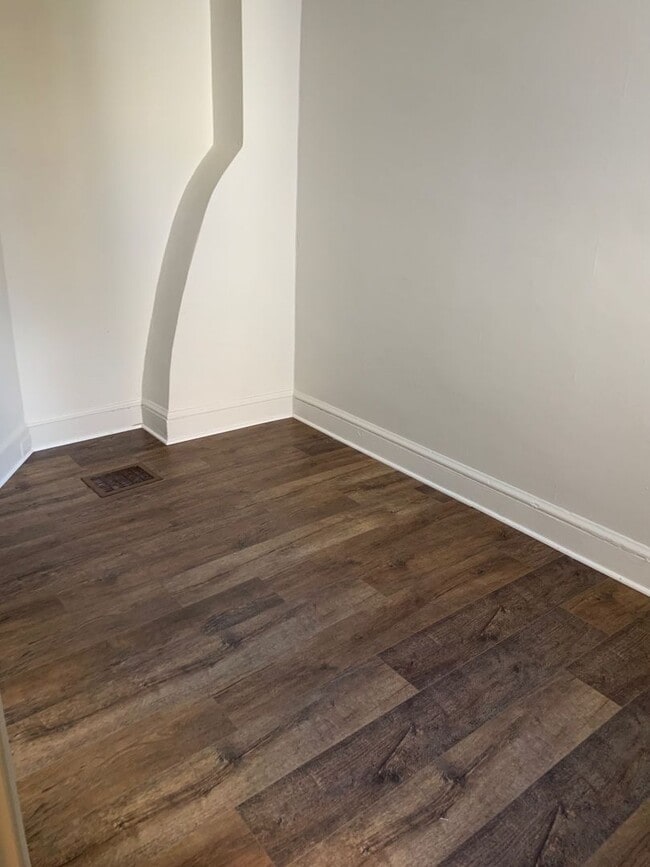 Foto del edificio - Spacious 2 Bedroom, 1 Bathroom with Bonus ...