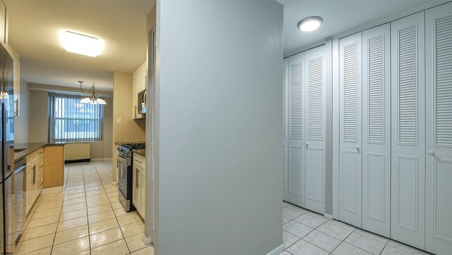 Building Photo - 101 S Plaza Pl