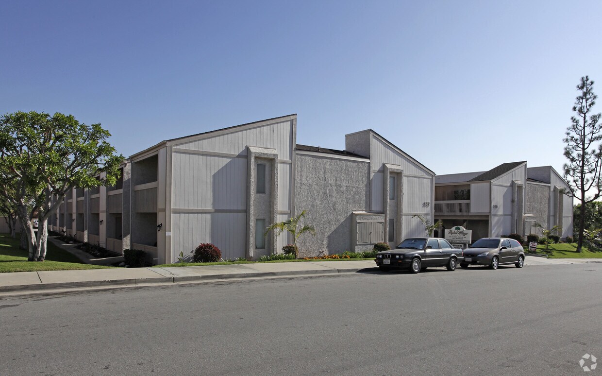 Foto del edificio - Poplar Village