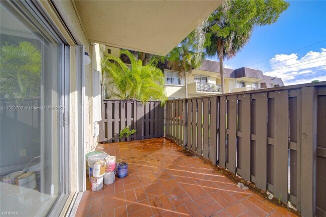 Building Photo - 3 br, 2 bath Condo - 9004 SW 137th St