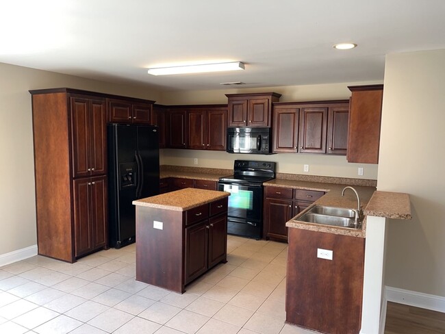 Building Photo - 202 Scarlett Ln