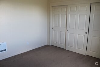 Building Photo - 304 N Willow St