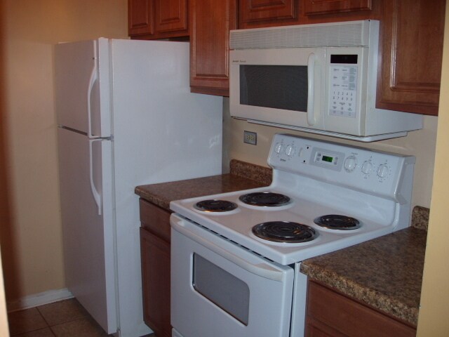 Foto del edificio - 6190 Pinewood Ct