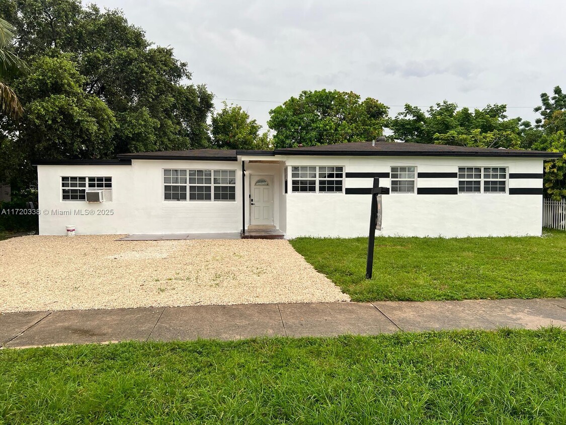 Foto principal - 1821 NW 185th St