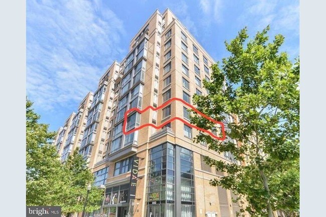 Front-facing corner unit - 475 K St NW
