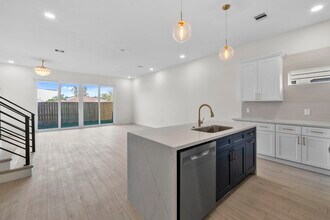 Building Photo - 3617 Dreyfus St