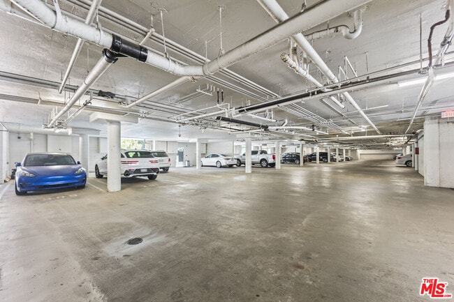 Foto del edificio - 10650 Kinnard Ave