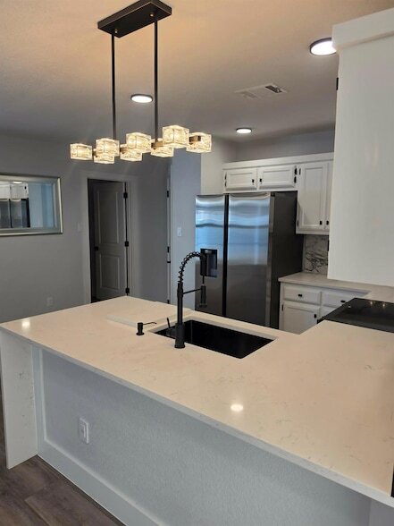 Foto del edificio - 845 Topaz Ln