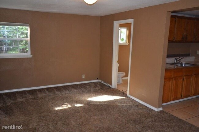 Building Photo - 4 br, 2 bath House - 1004 Hazel St