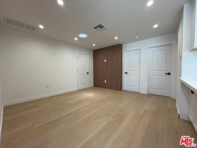 Building Photo - 5759 Lemp Ave