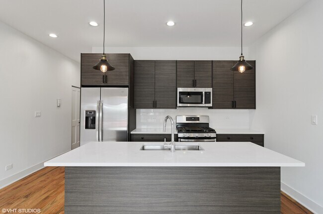Foto del edificio - 5540 W Montrose Ave