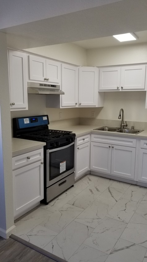 Foto principal - 27077 Hidaway Ave
