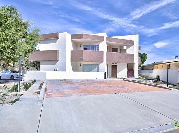 Front - 2798 N Junipero Ave