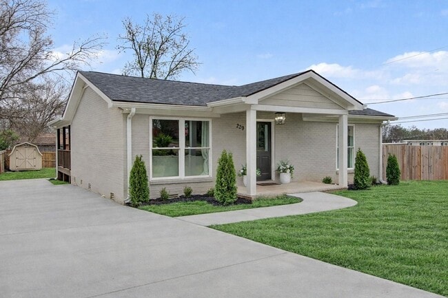 Building Photo - Fully Renovated 3 Bedroom Home for Rent in Franklin, TN Near Downtown Franklin & The Factory