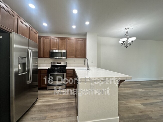 Foto del edificio - 16935 Laurel Hill Ln