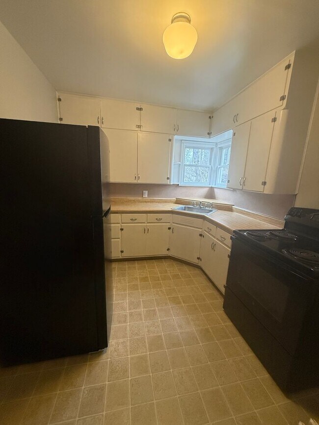 Building Photo - 2101 W 1st Ave