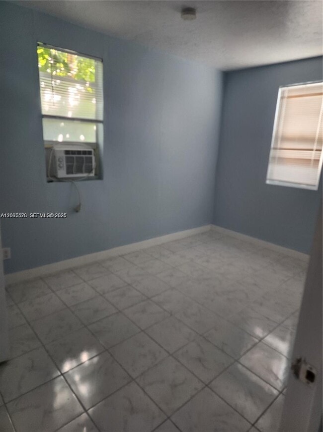 Building Photo - 224 SW 6th Ave