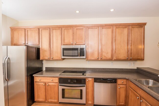 Building Photo - Updated Condo in Norfolk